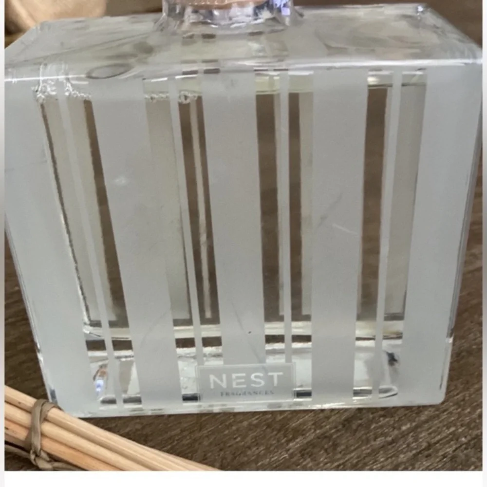 NEST Fragrances CASHMERE SUEDE REED DIFFUSER 5.9 fl oz New Sealed No Box